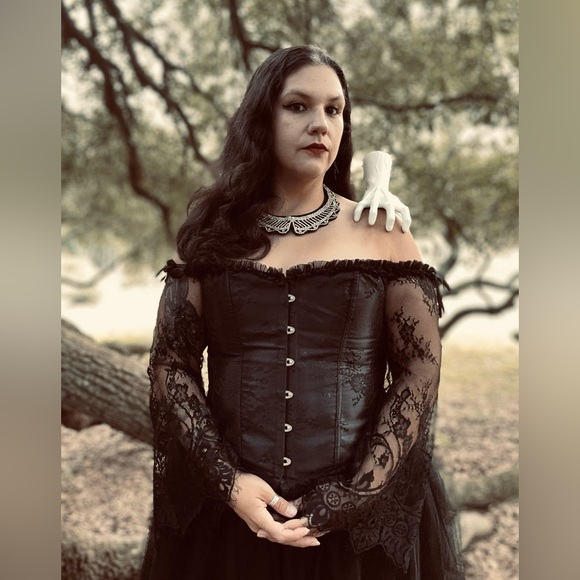 Follow me on Instagram @QueenofEvile - Picture 11 of 13